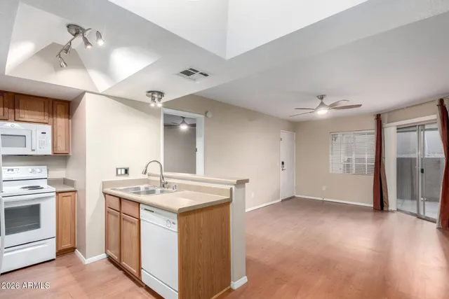 $1,600 | 1720 East Thunderbird Road, Unit 1037, Phoenix, AZ 85022