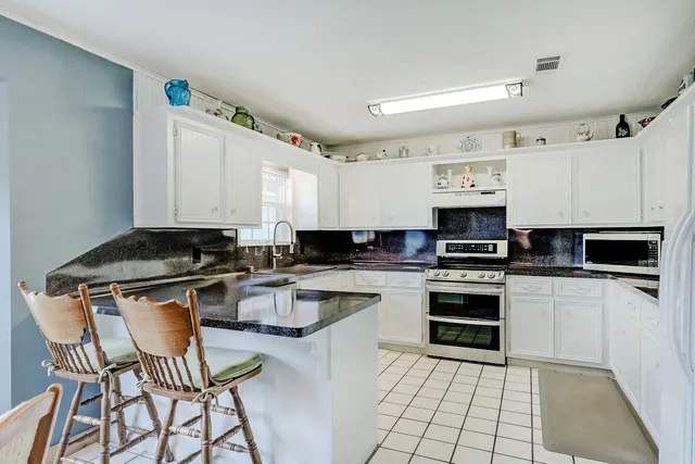 $379,000 | 186 Poinsettia Street, Bridge City, TX 77611