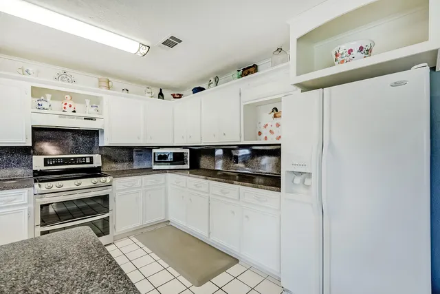 $379,000 | 186 Poinsettia Street, Bridge City, TX 77611