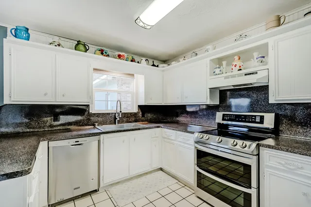 $379,000 | 186 Poinsettia Street, Bridge City, TX 77611