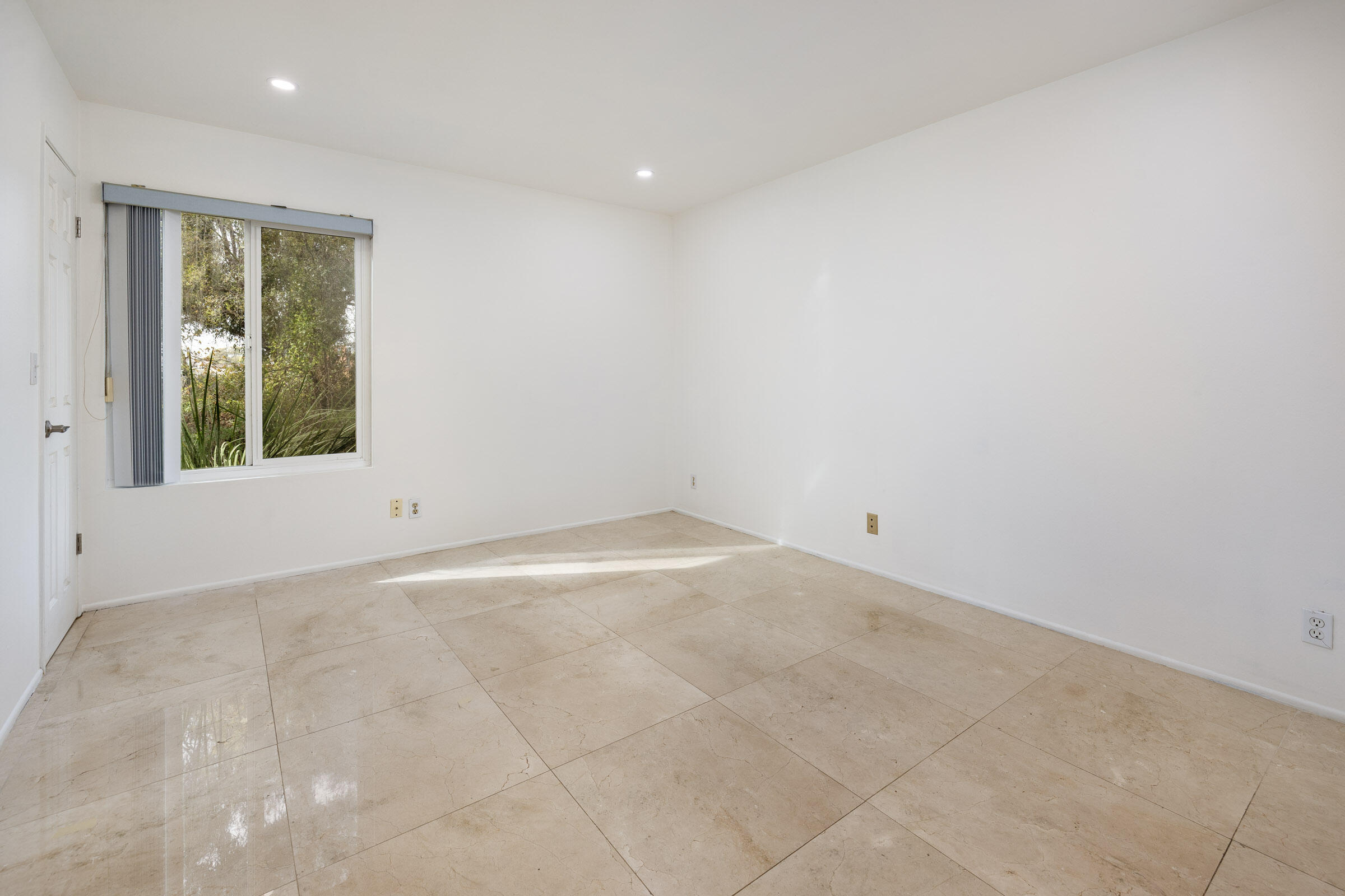 29 Dearborn Place, Unit 7 Goleta, CA 93117 - Photo 16 of 25 an empty room with windows