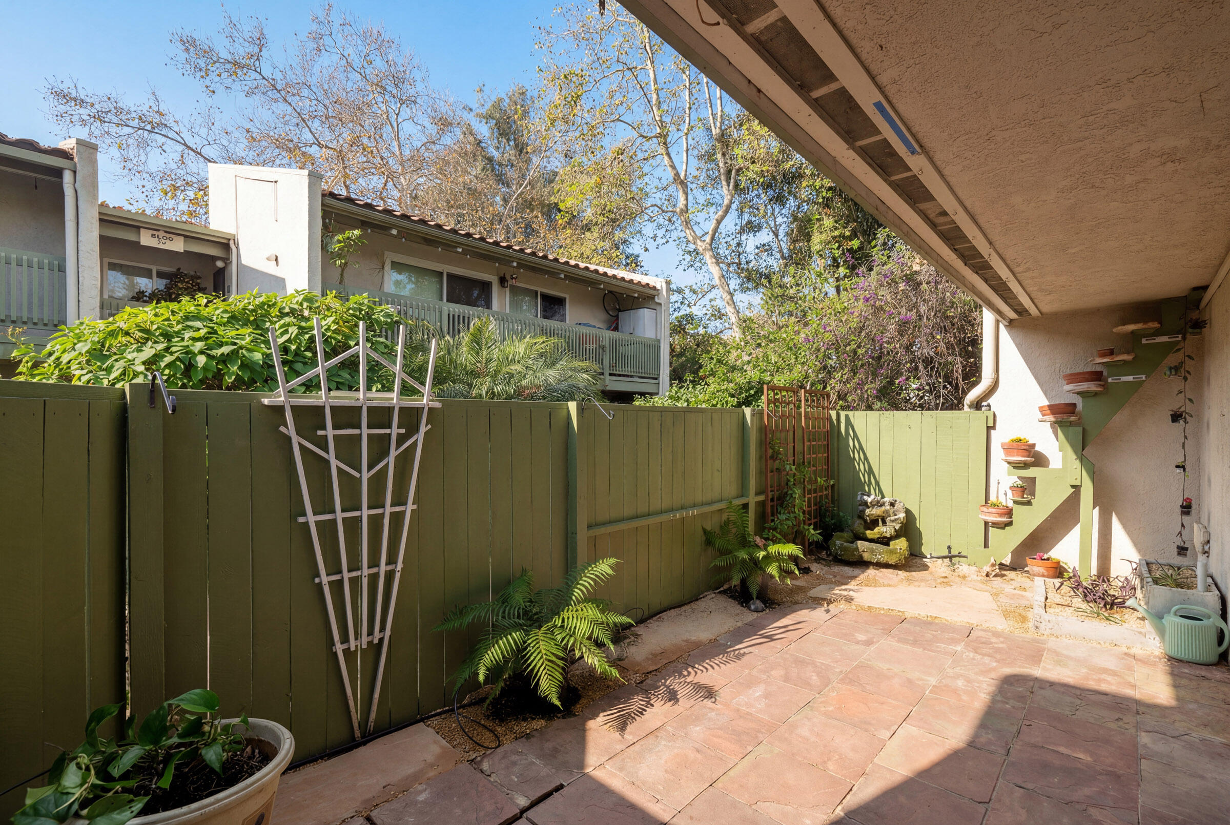 29 Dearborn Place, Unit 7 Goleta, CA 93117 - Photo 21 of 25 a view of a backyard
