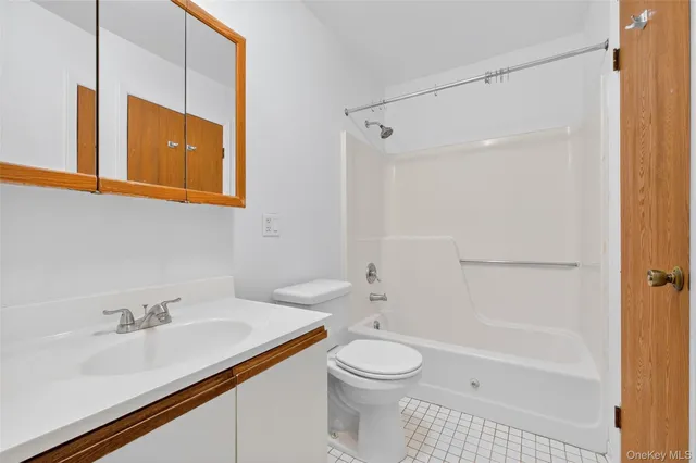 $360,000 | 28 Hudson Heights Drive, Unit 28, Poughkeepsie, NY 12601