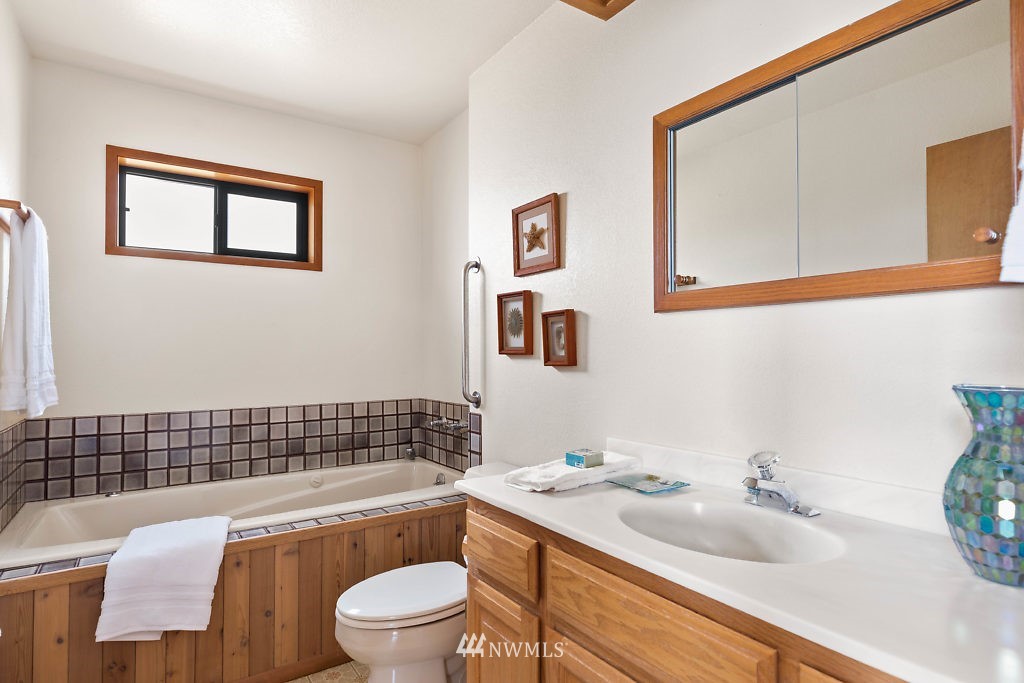 1771 West Beach Road Oak Harbor, WA 98277 - Photo 17 of 25 Gallery Image 17