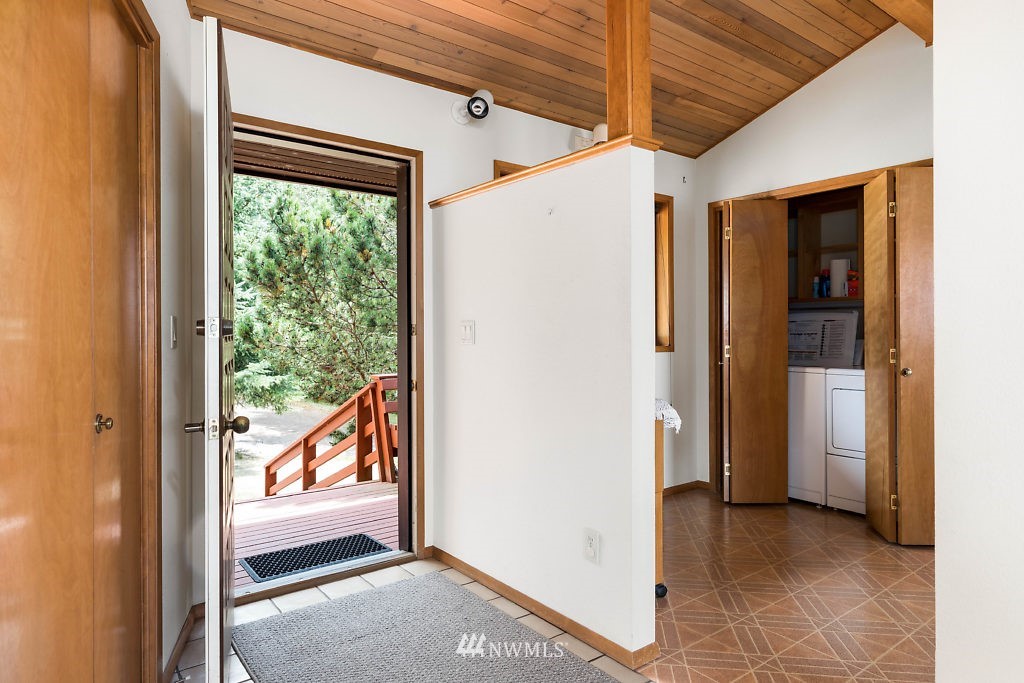 1771 West Beach Road Oak Harbor, WA 98277 - Photo 5 of 25 Gallery Image 5