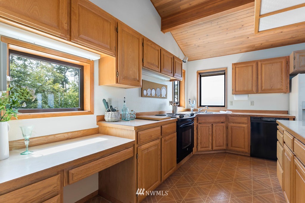 1771 West Beach Road Oak Harbor, WA 98277 - Photo 6 of 25 Gallery Image 6