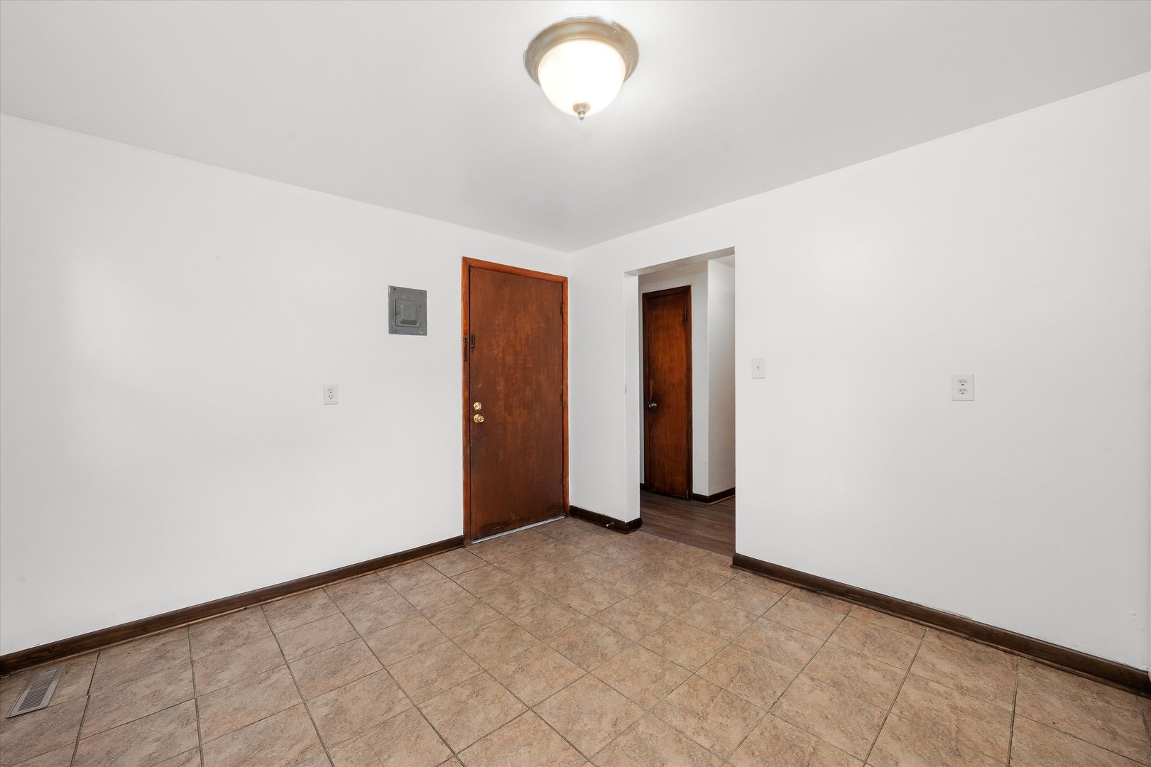 18508 Torrence Avenue Lansing, IL 60438 - Photo 13 of 39 an empty room with window