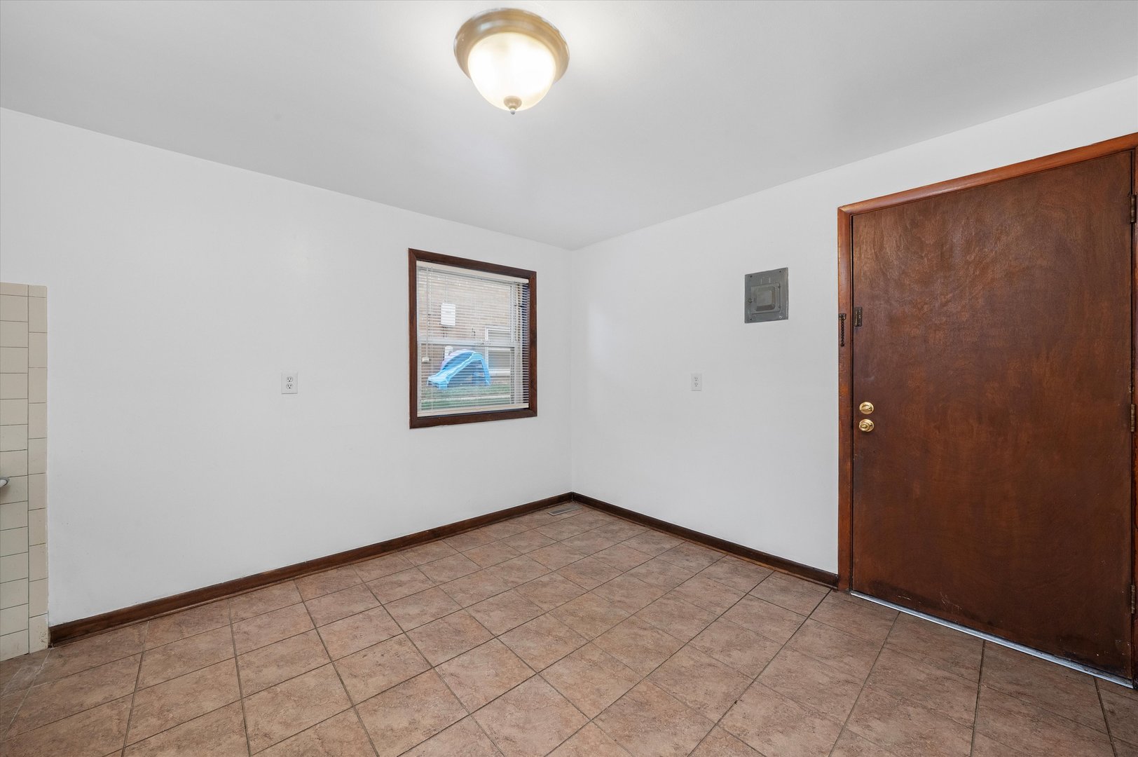 18508 Torrence Avenue Lansing, IL 60438 - Photo 14 of 39 an empty room with windows