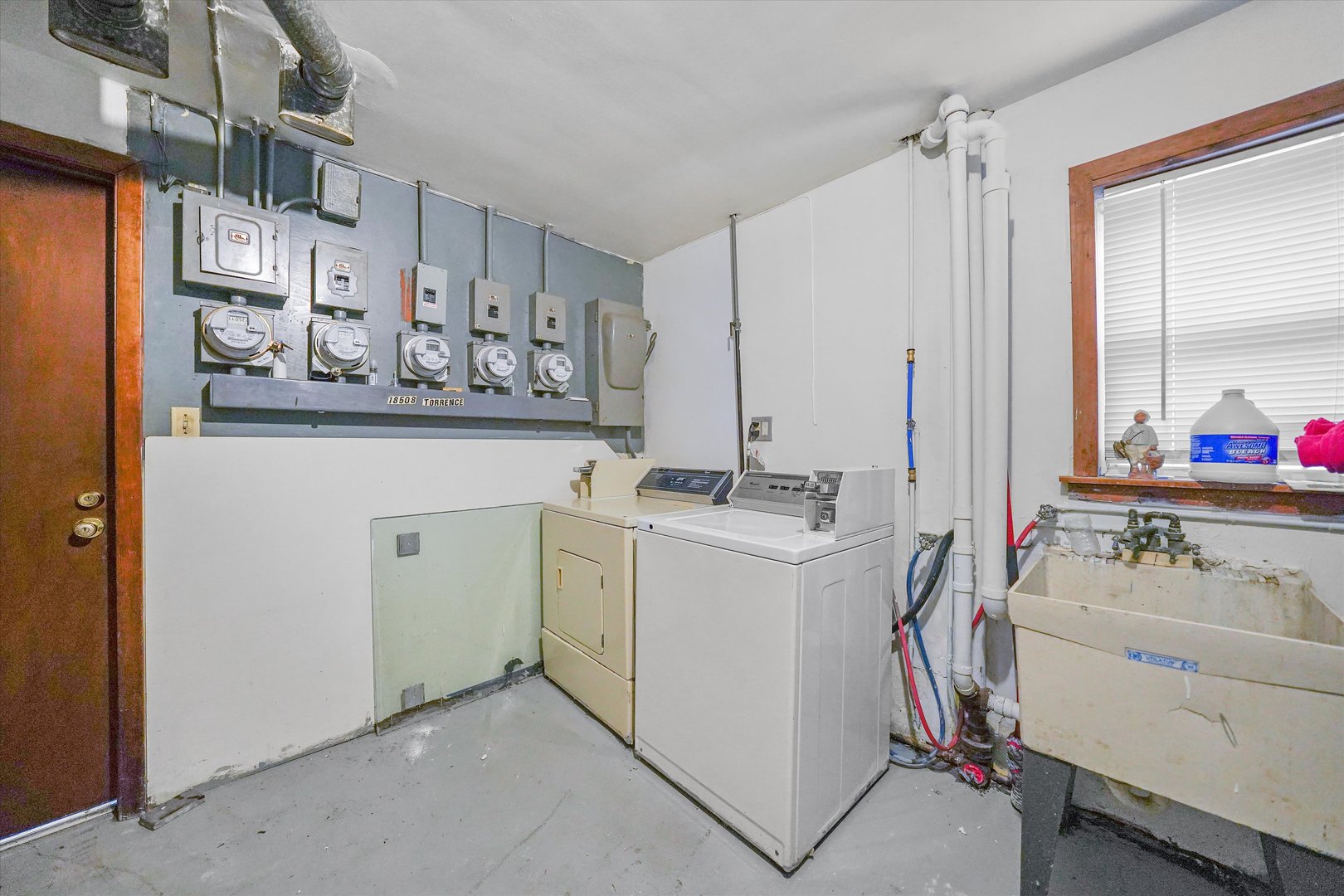 18508 Torrence Avenue Lansing, IL 60438 - Photo 28 of 39 a utility room with cabinets washer and dryer