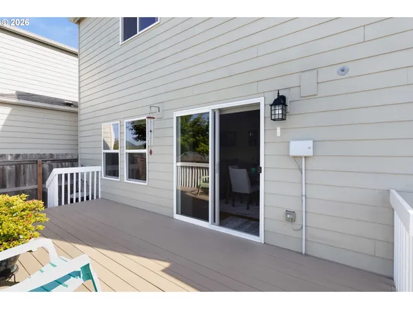 $329,000 | 2471 Southeast Waldon Avenue, Roseburg, OR 97470