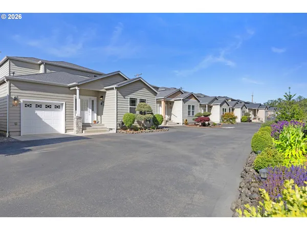 $329,000 | 2471 Southeast Waldon Avenue, Roseburg, OR 97470