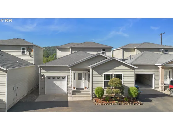 $329,000 | 2471 Southeast Waldon Avenue, Roseburg, OR 97470