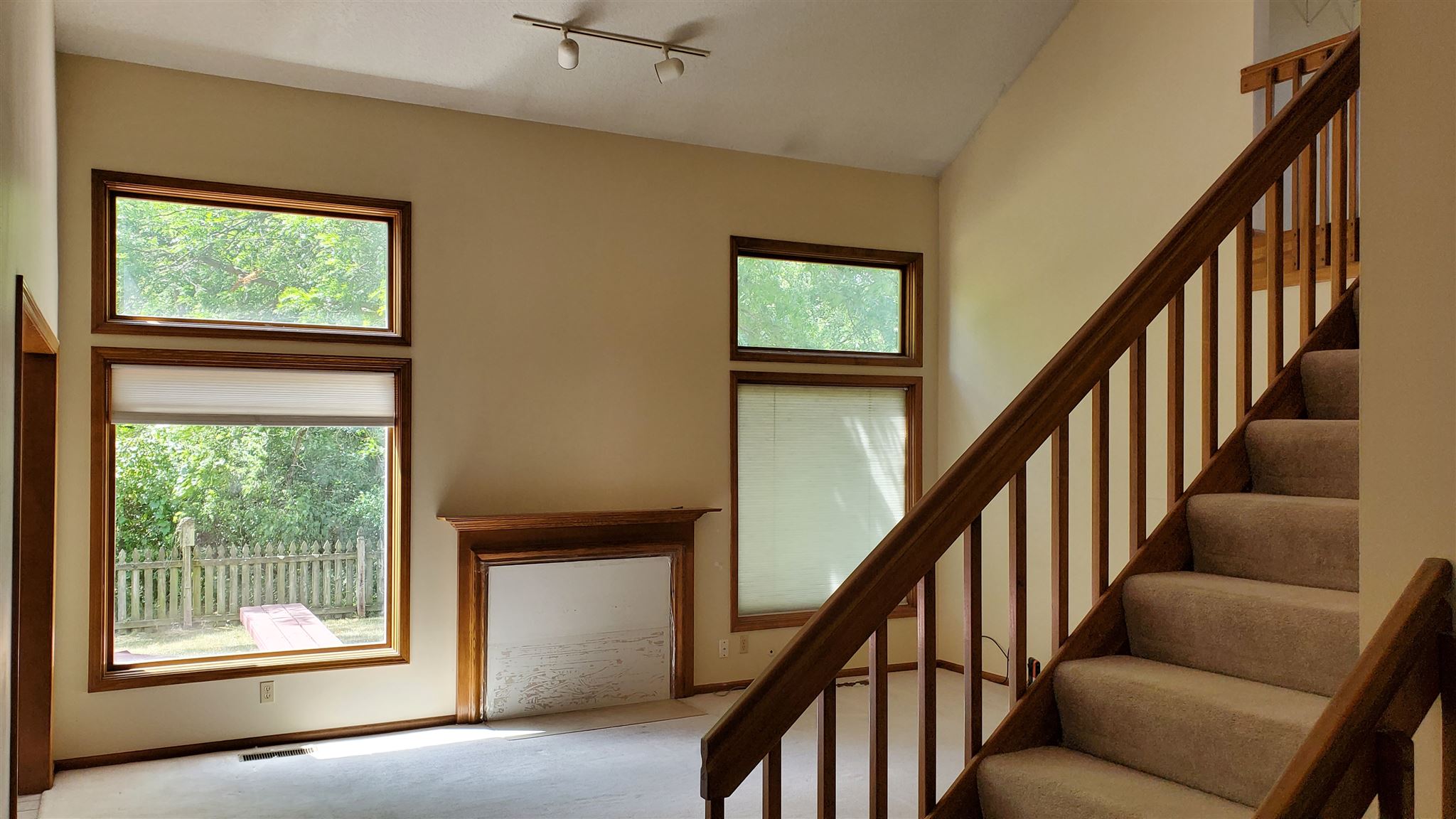 2205 Broken Oak Road Fort Wayne, IN 46818 - Photo 2 of 32