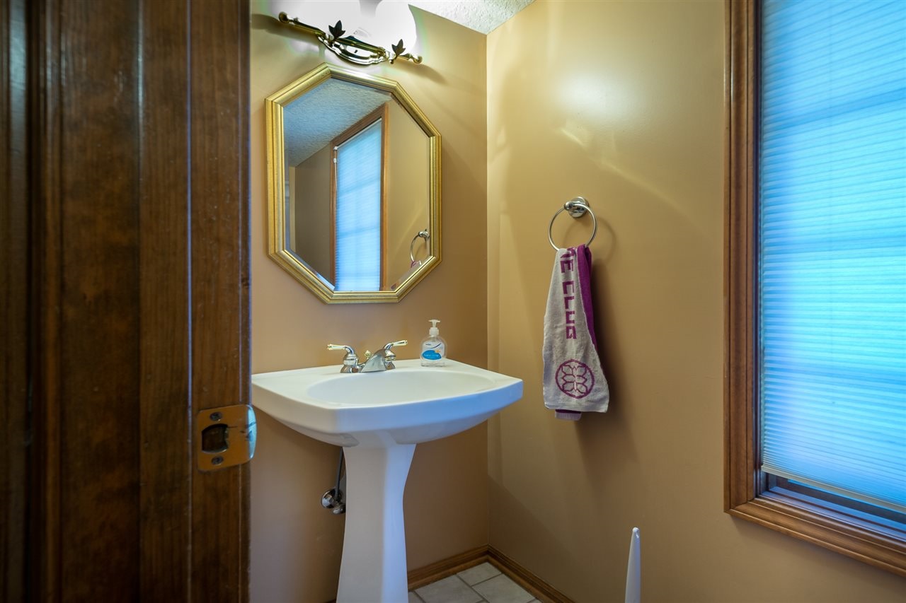 2205 Broken Oak Road Fort Wayne, IN 46818 - Photo 14 of 32