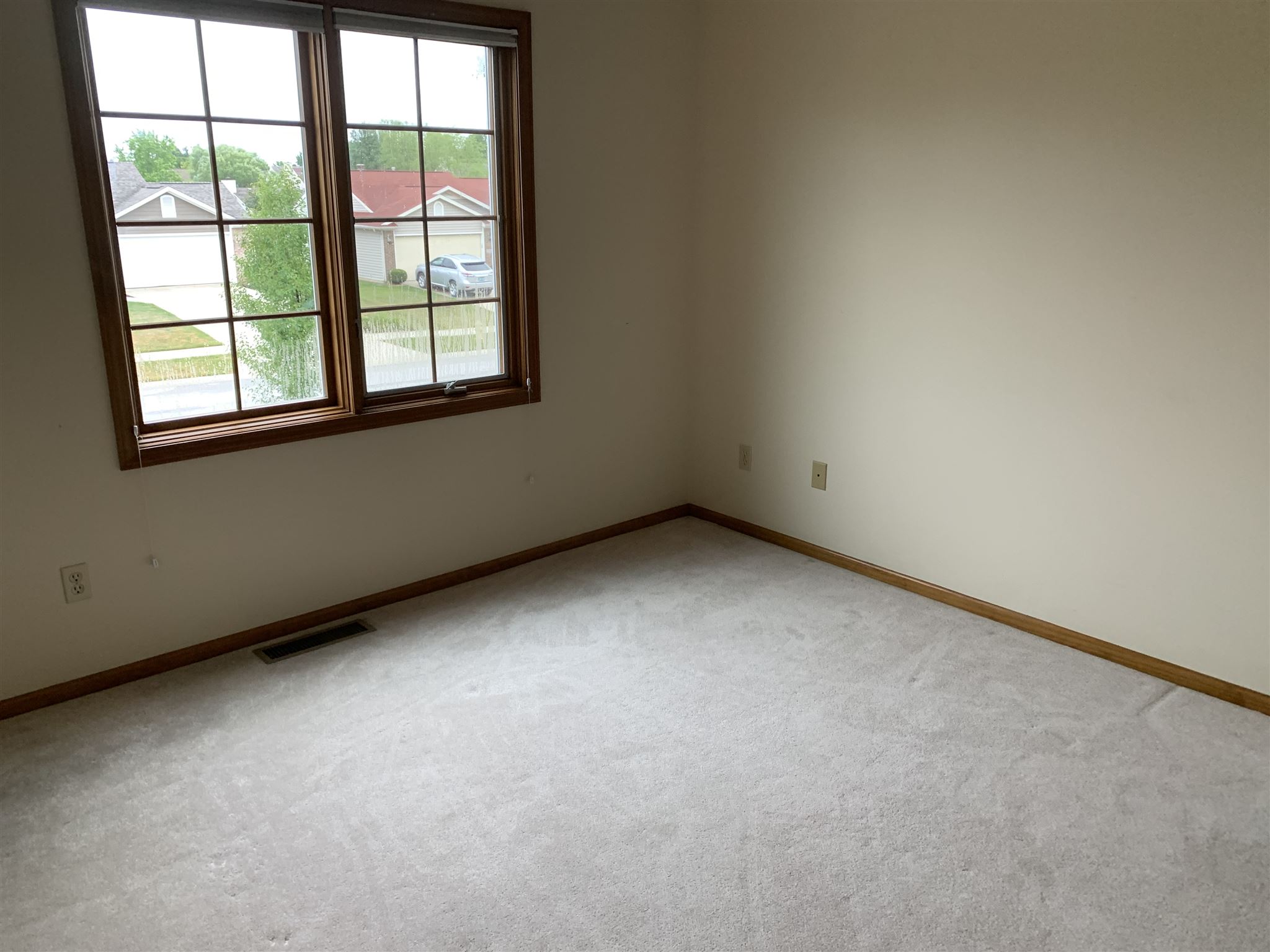 2205 Broken Oak Road Fort Wayne, IN 46818 - Photo 10 of 32