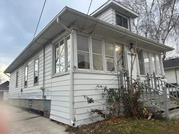 $135,000 | 6053 37th Avenue, Kenosha, WI 53142