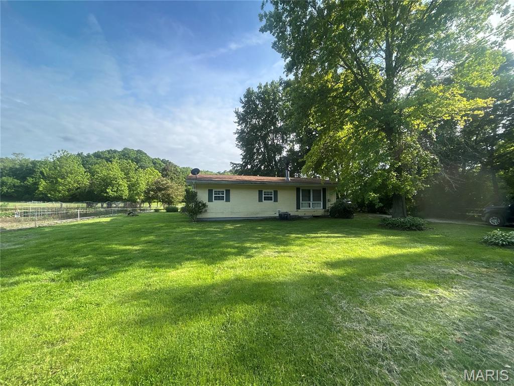 88 State Street Eldred, IL 62027 - Photo 4 of 18