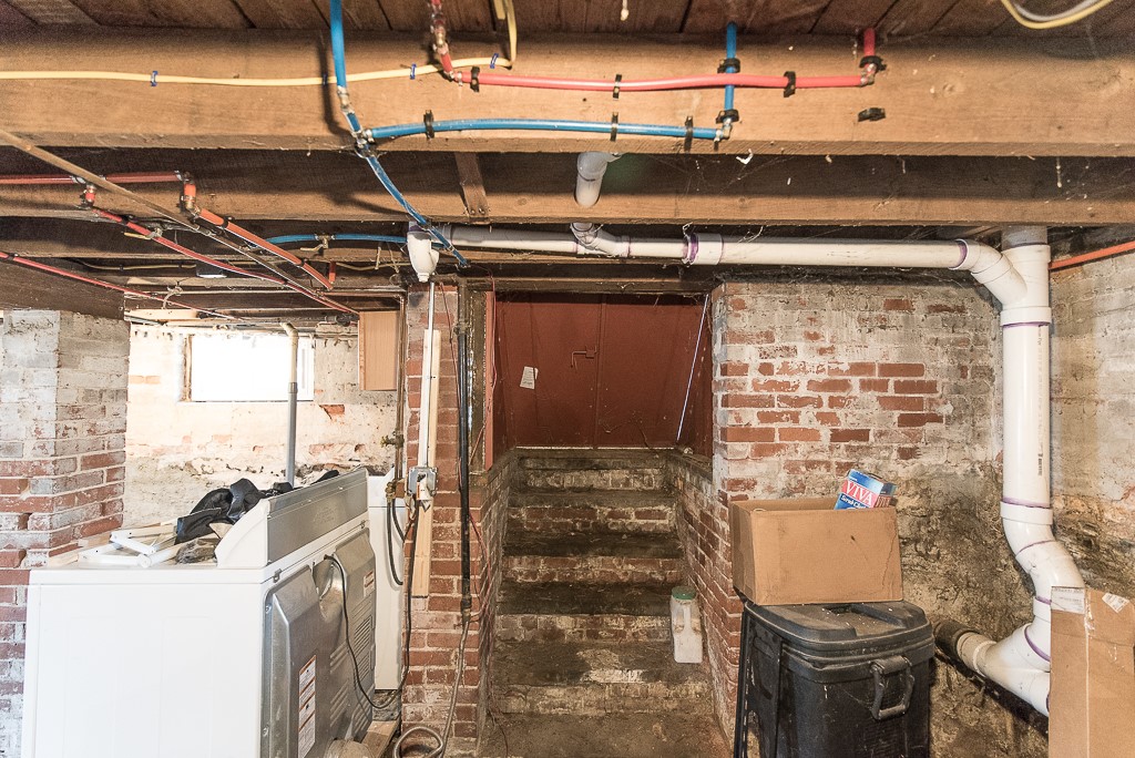 163 Harrison Avenue Warwick, RI 02888 - Photo 36 of 44