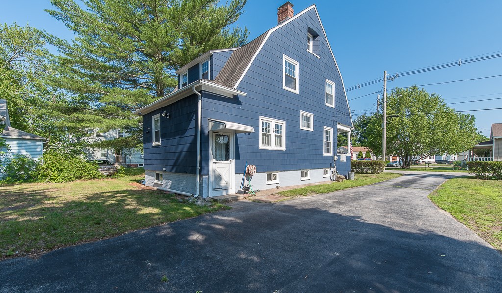 163 Harrison Avenue Warwick, RI 02888 - Photo 7 of 44