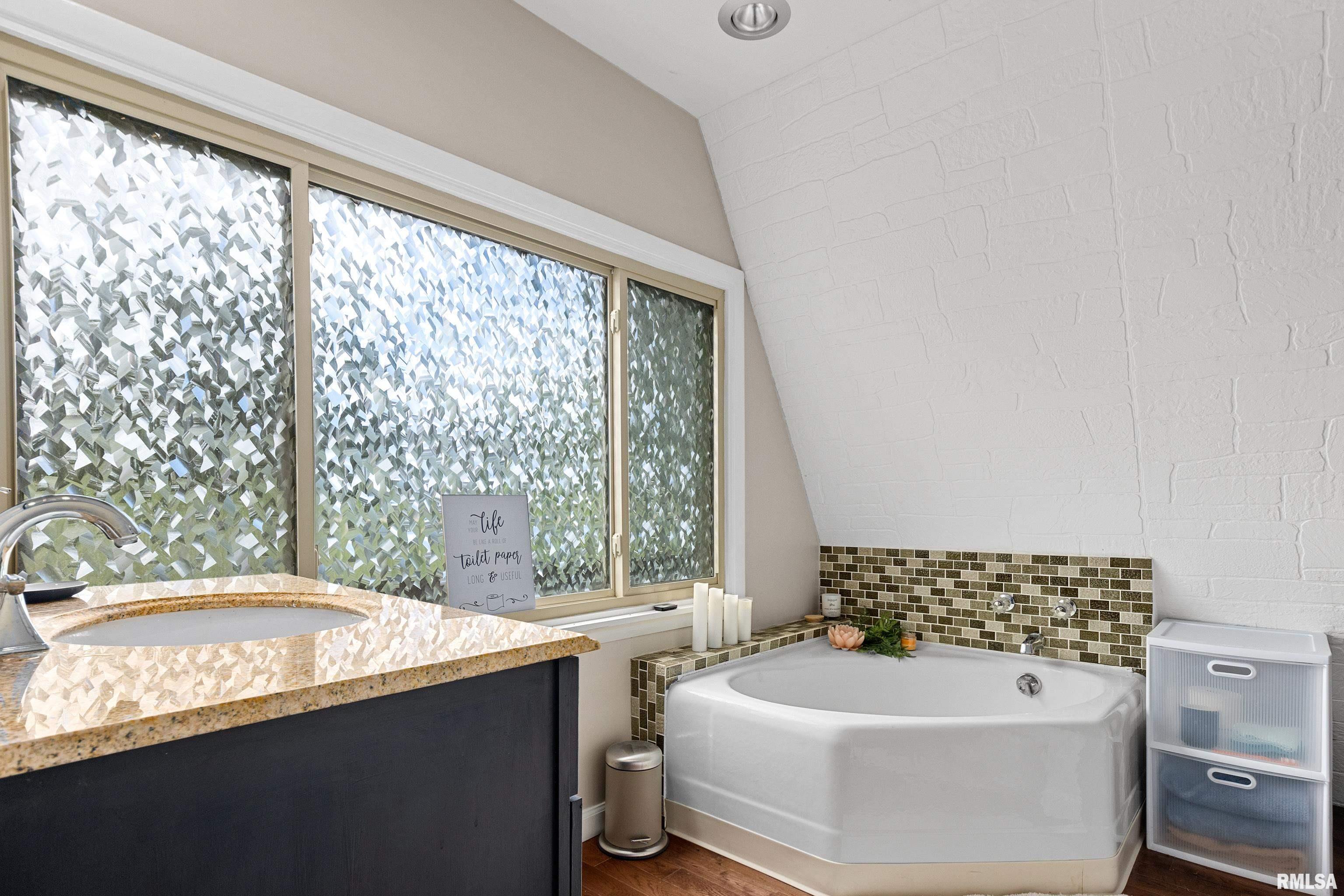 380 McGrew Drive Avon, IL 61415 - Photo 14 of 55