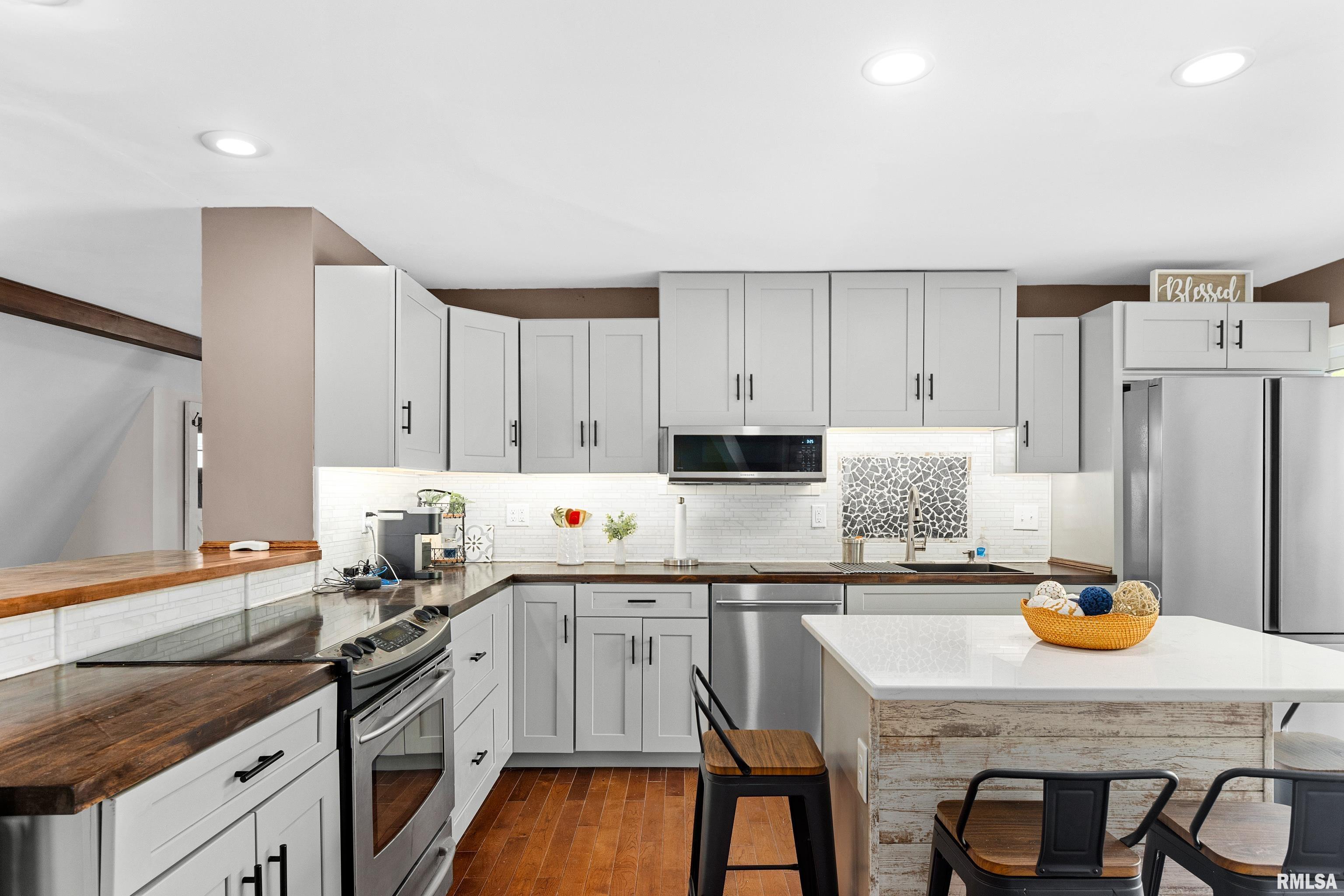 380 McGrew Drive Avon, IL 61415 - Photo 17 of 55