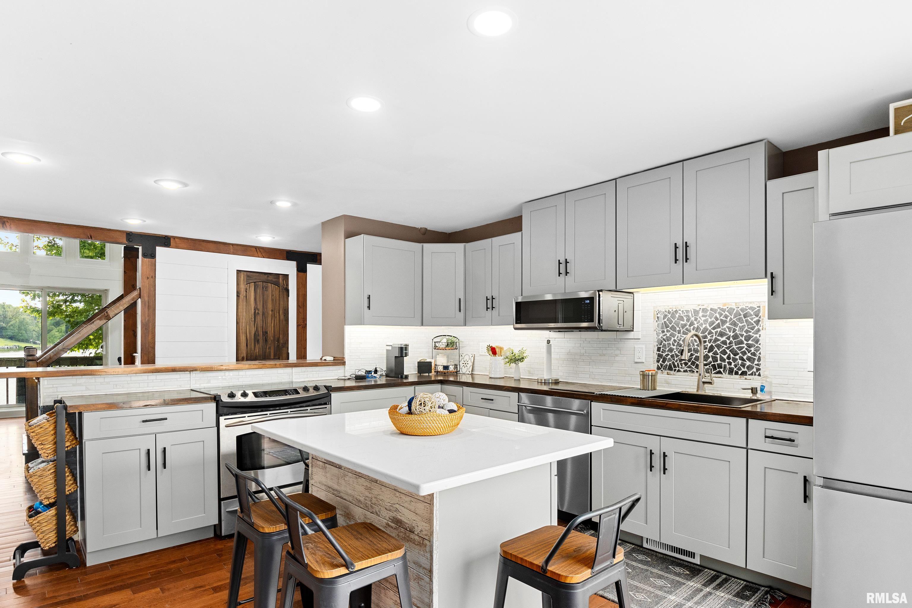 380 McGrew Drive Avon, IL 61415 - Photo 18 of 55