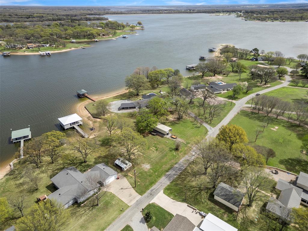 2109 Beavers Point Bonham, TX 75418 - Photo 3 of 31