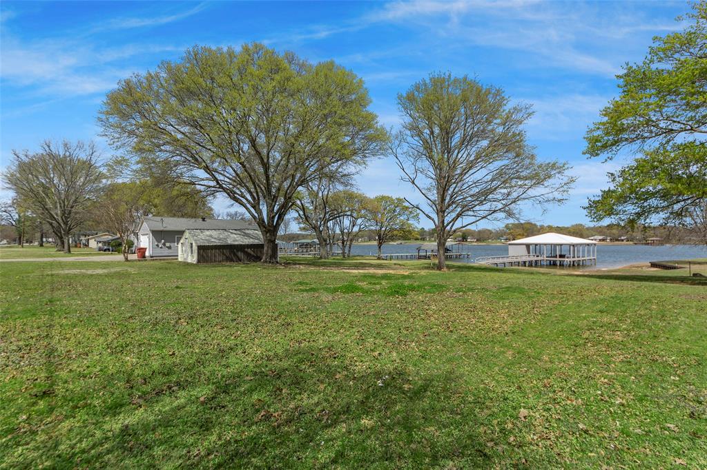 2109 Beavers Point Bonham, TX 75418 - Photo 10 of 31