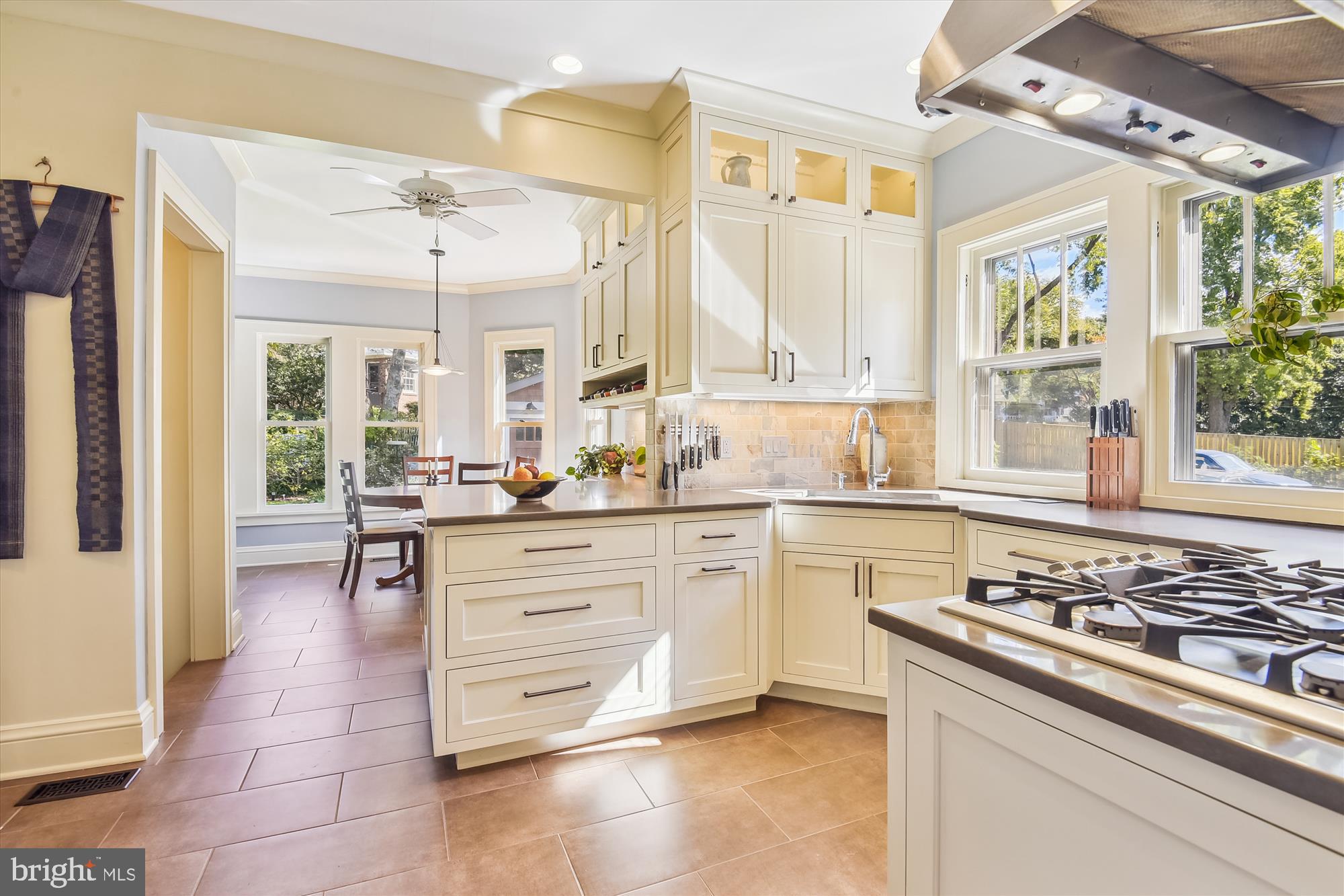 2403 Ridge Rd Drive Alexandria, VA 22302 - Photo 13 of 40 Updated Kitchen with breakfast / sitting room