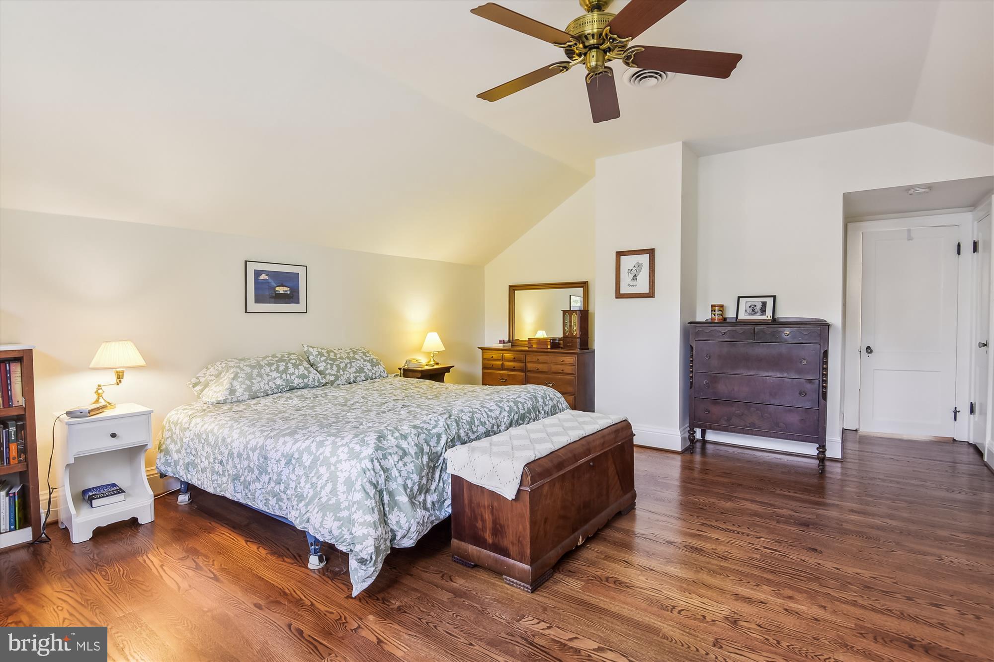 2403 Ridge Rd Drive Alexandria, VA 22302 - Photo 21 of 40 Upper Level Primary Bedroom