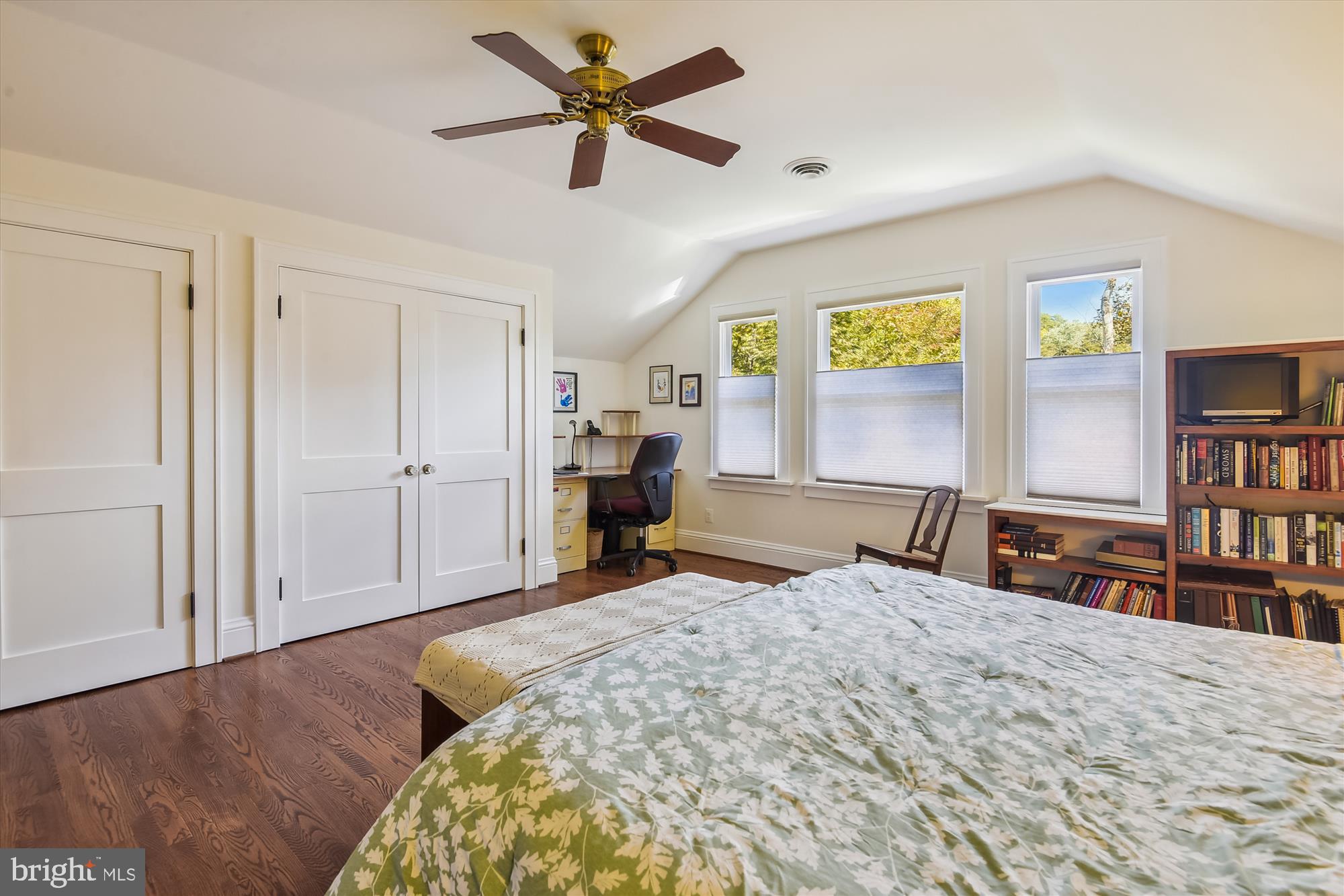 2403 Ridge Rd Drive Alexandria, VA 22302 - Photo 22 of 40 Upper Level Primary Bedroom