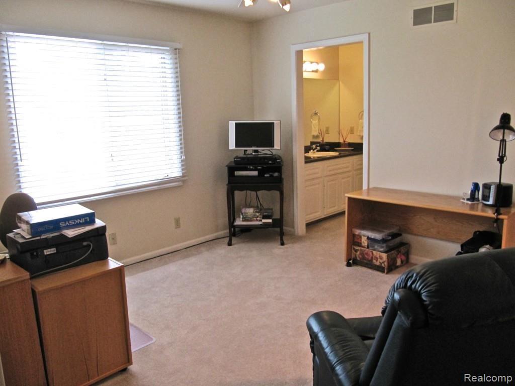 1408 Pebble Ridge Drive Rochester, MI 48307 - Photo 45 of 69 IMG_6267.jpg