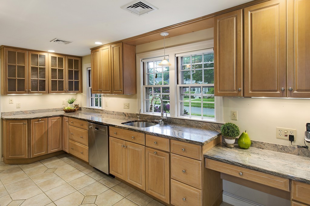 4 Foxcroft Road Winchester, MA 01890 - Photo 16 of 30 Gallery Image 16