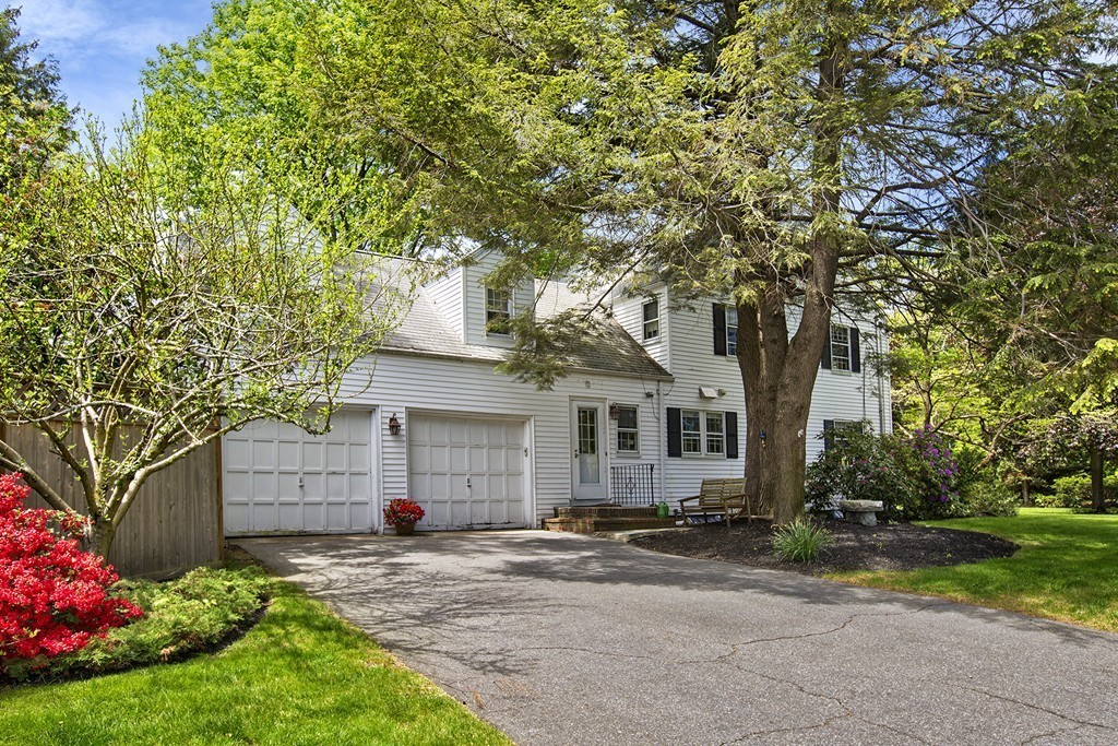 4 Foxcroft Road Winchester, MA 01890 - Photo 2 of 30 Gallery Image 2