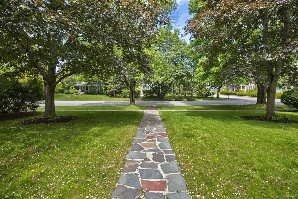 4 Foxcroft Road Winchester, MA 01890 - Photo 3 of 30 Gallery Image 3
