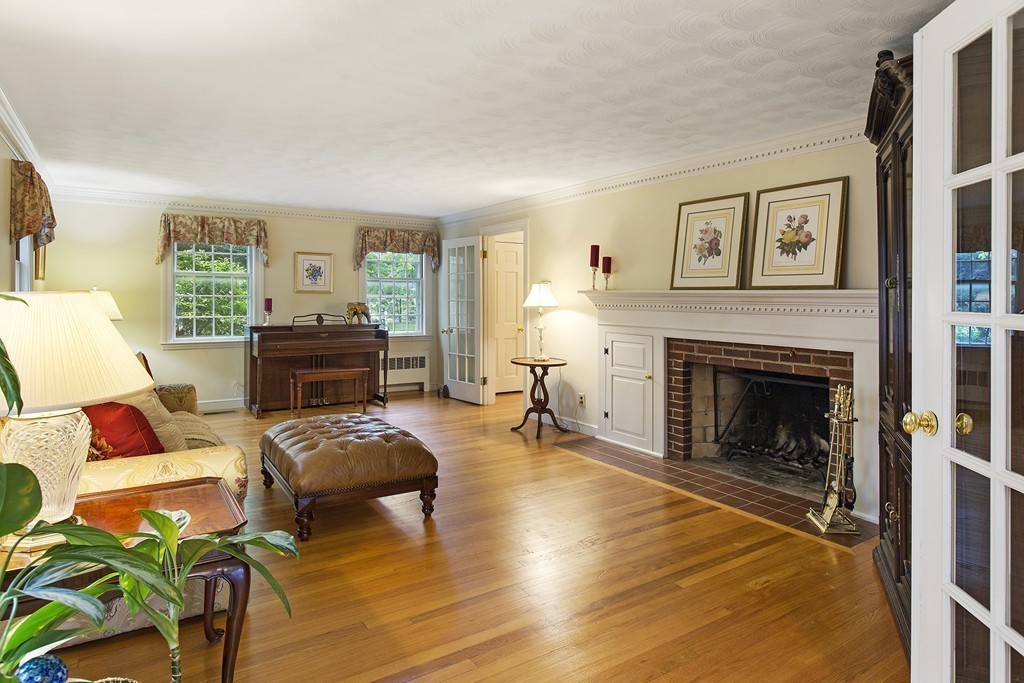 4 Foxcroft Road Winchester, MA 01890 - Photo 10 of 30 Gallery Image 10