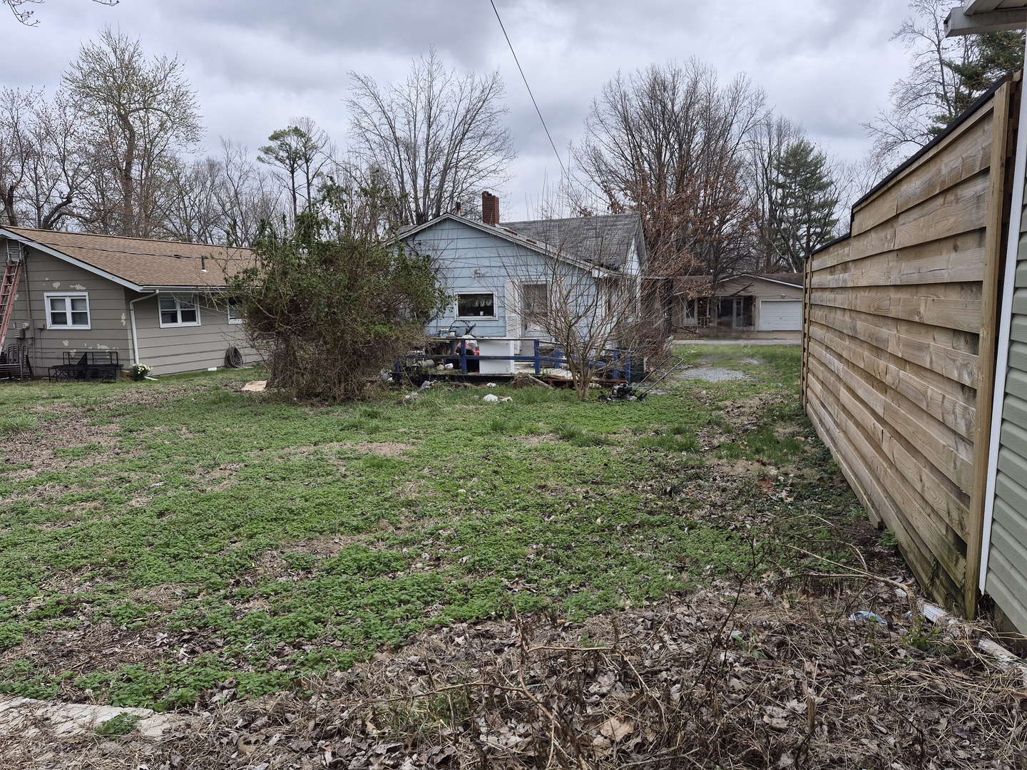 517 South 6th Street Herrin, IL 62948 - Photo 3 of 6 a view of a house with a yard