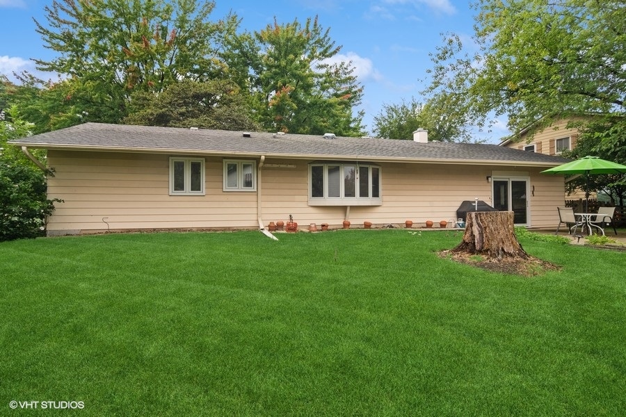 517 North Rohlwing Road Palatine, IL 60074 - Photo 17 of 17 a house view with a garden space