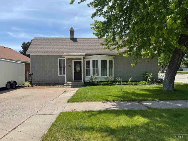 $209,000 | 104 East B Street, Shoshone, ID 83352