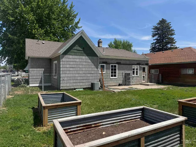 $209,000 | 104 East B Street, Shoshone, ID 83352