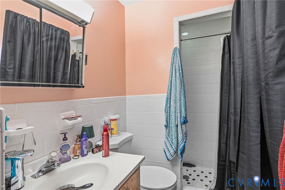 14219 Spruce Avenue Chester, VA 23836 - Photo 19 of 32 a bathroom with a sink toilet and shower