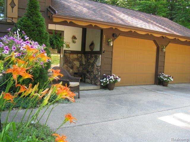1788 Ridge Road White Lake, MI 48383 - Photo 3 of 18 front