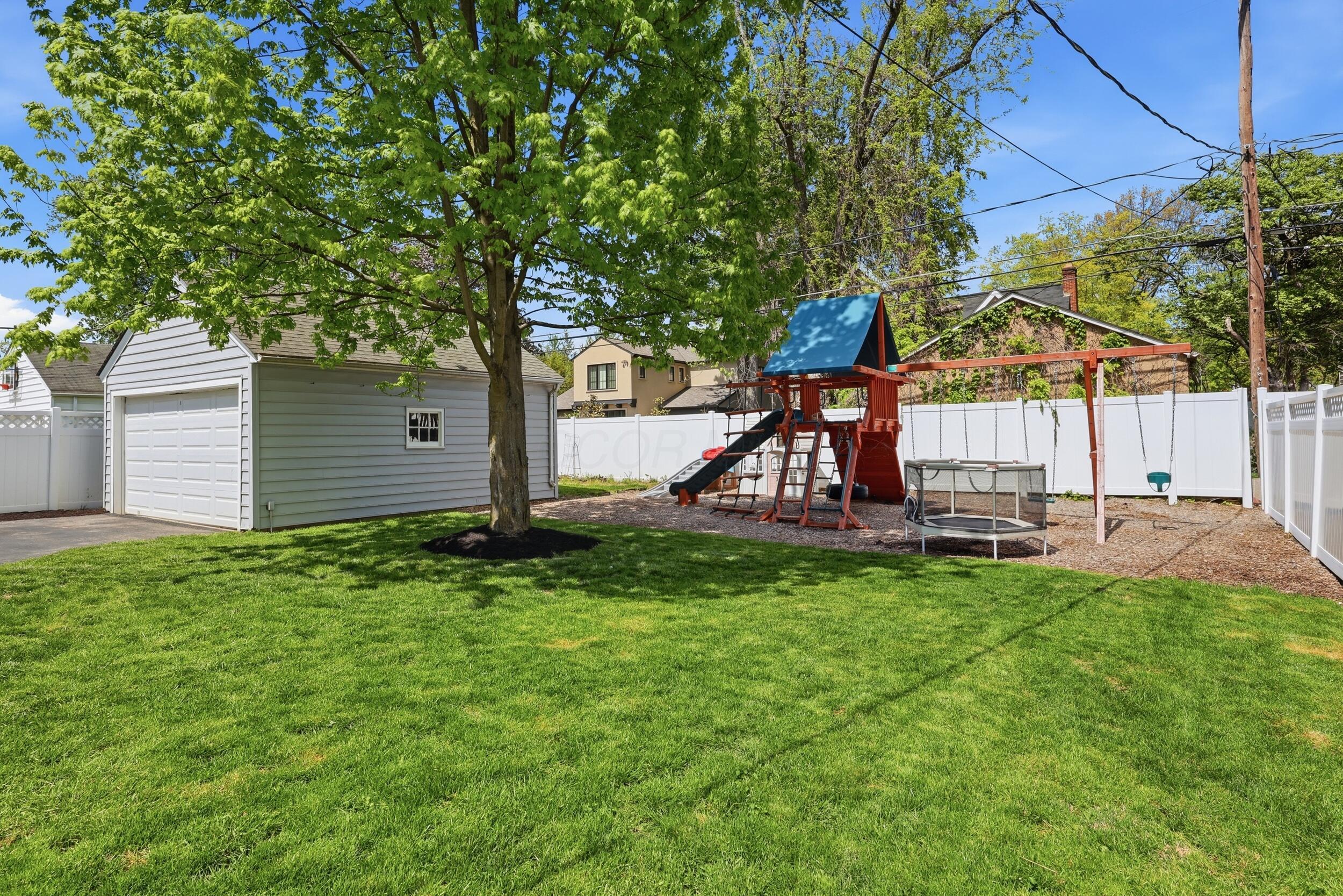1632 Grenoble Road Columbus, OH 43221 - Photo 29 of 34 36_072a6018