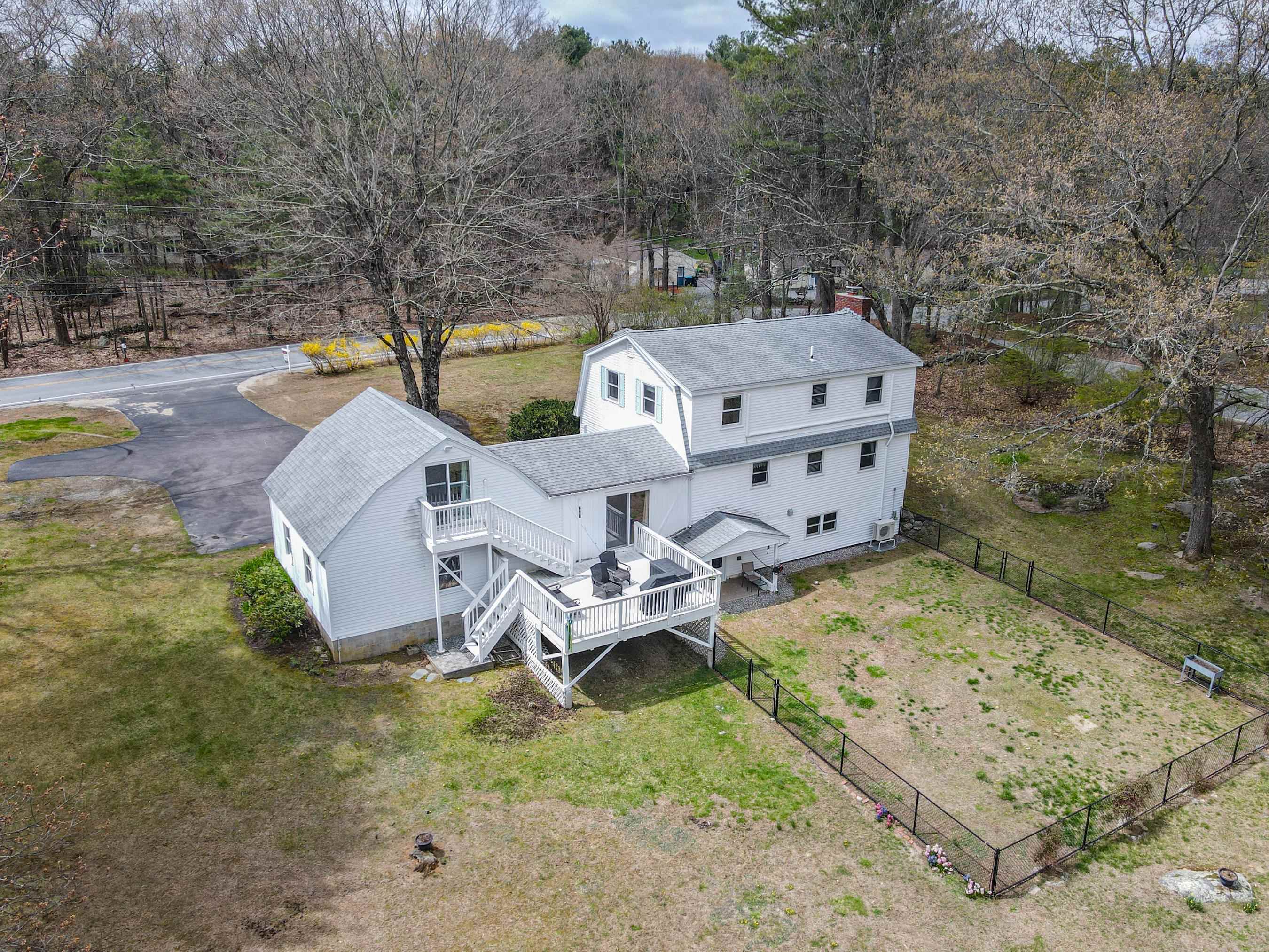 19 Dutton Road Pelham, NH 03076 - Photo 3 of 29 Gallery Image 3