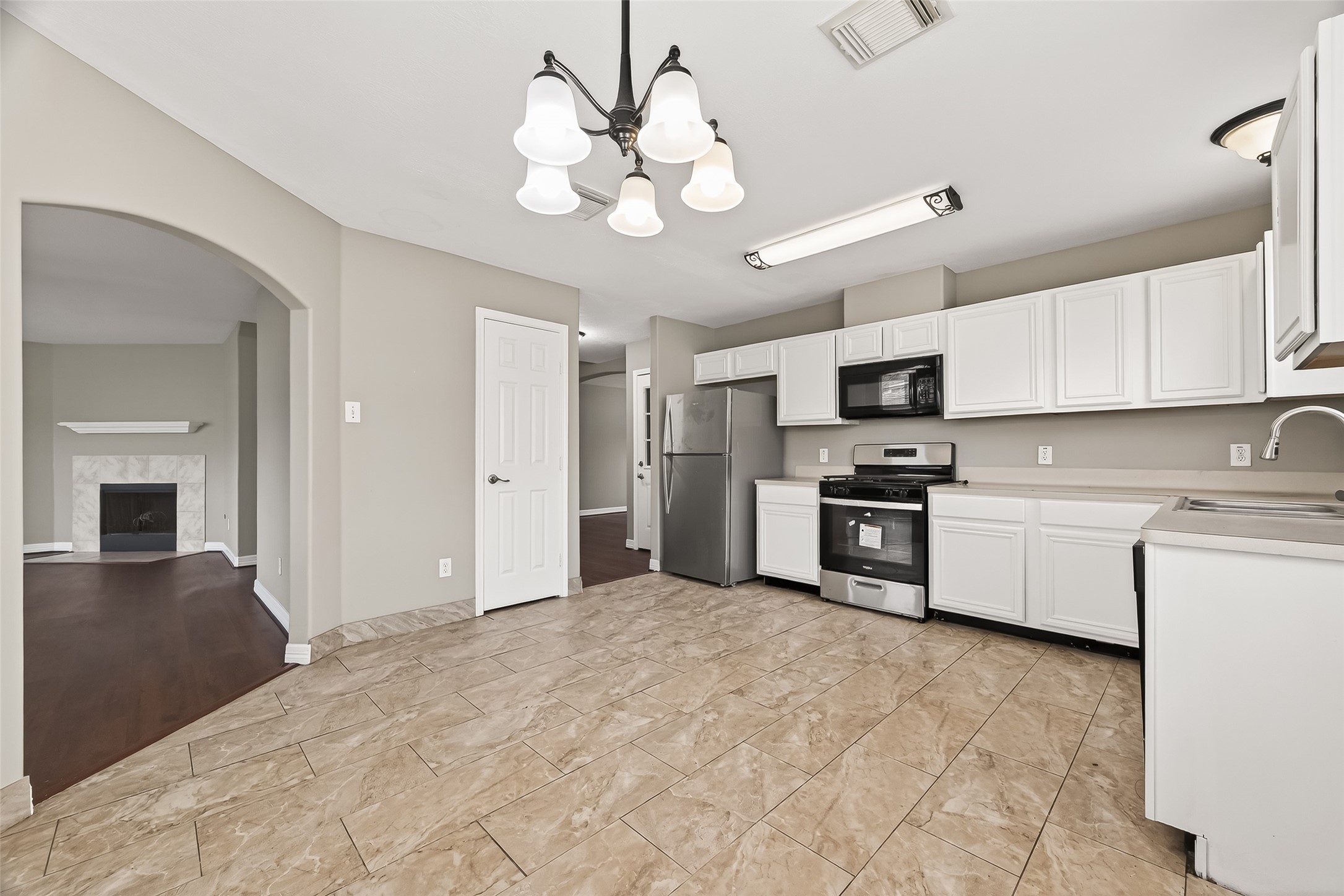 1411 Heathcote Lane Houston, TX 77073 - Photo 19 of 48