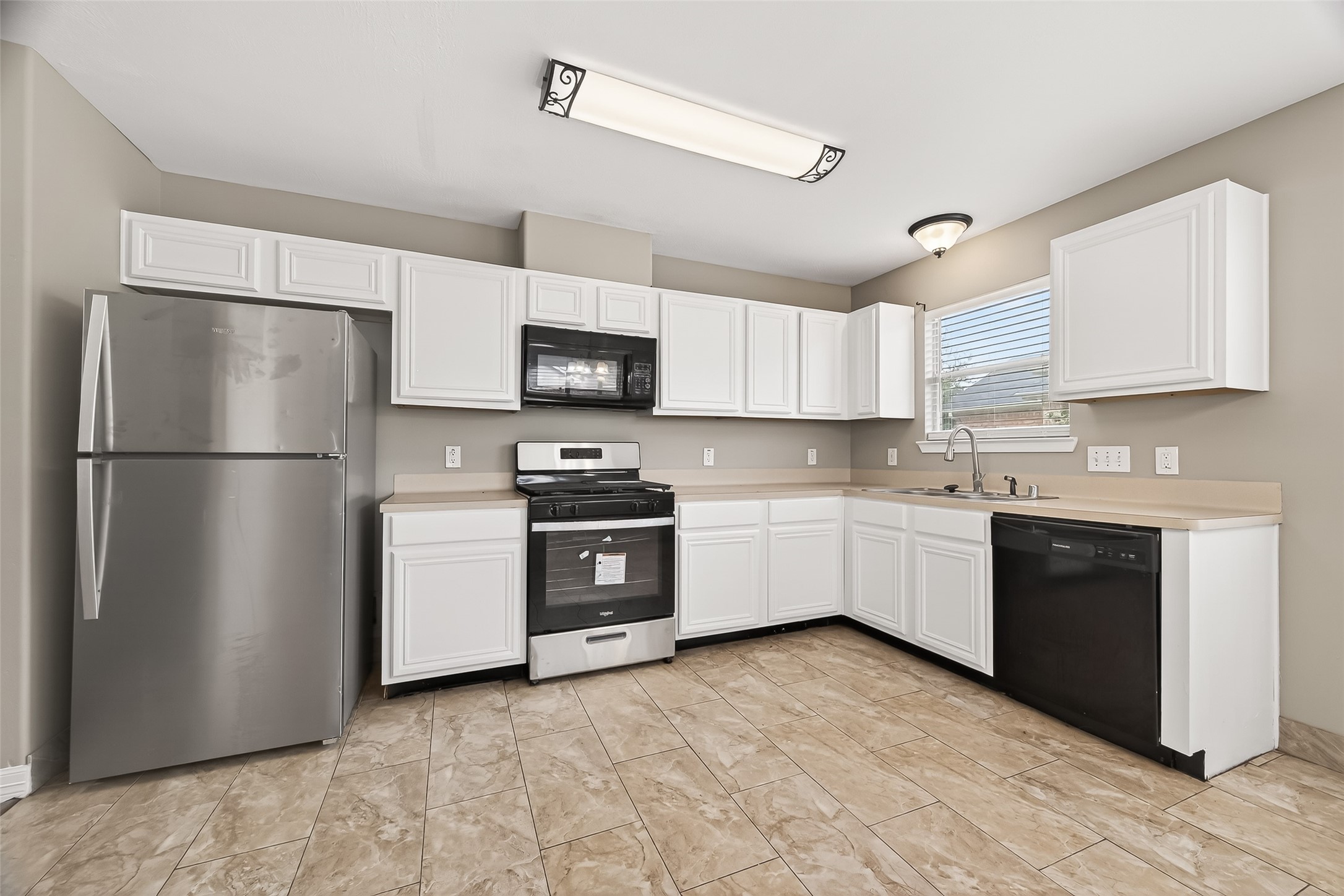 1411 Heathcote Lane Houston, TX 77073 - Photo 20 of 48