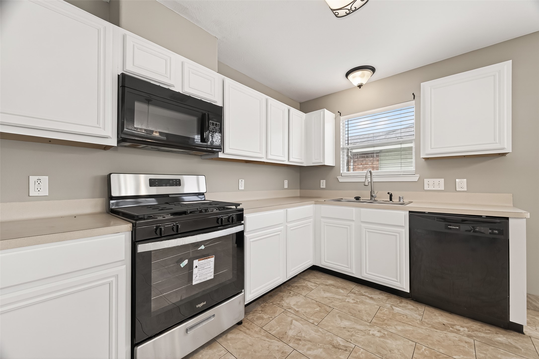 1411 Heathcote Lane Houston, TX 77073 - Photo 22 of 48