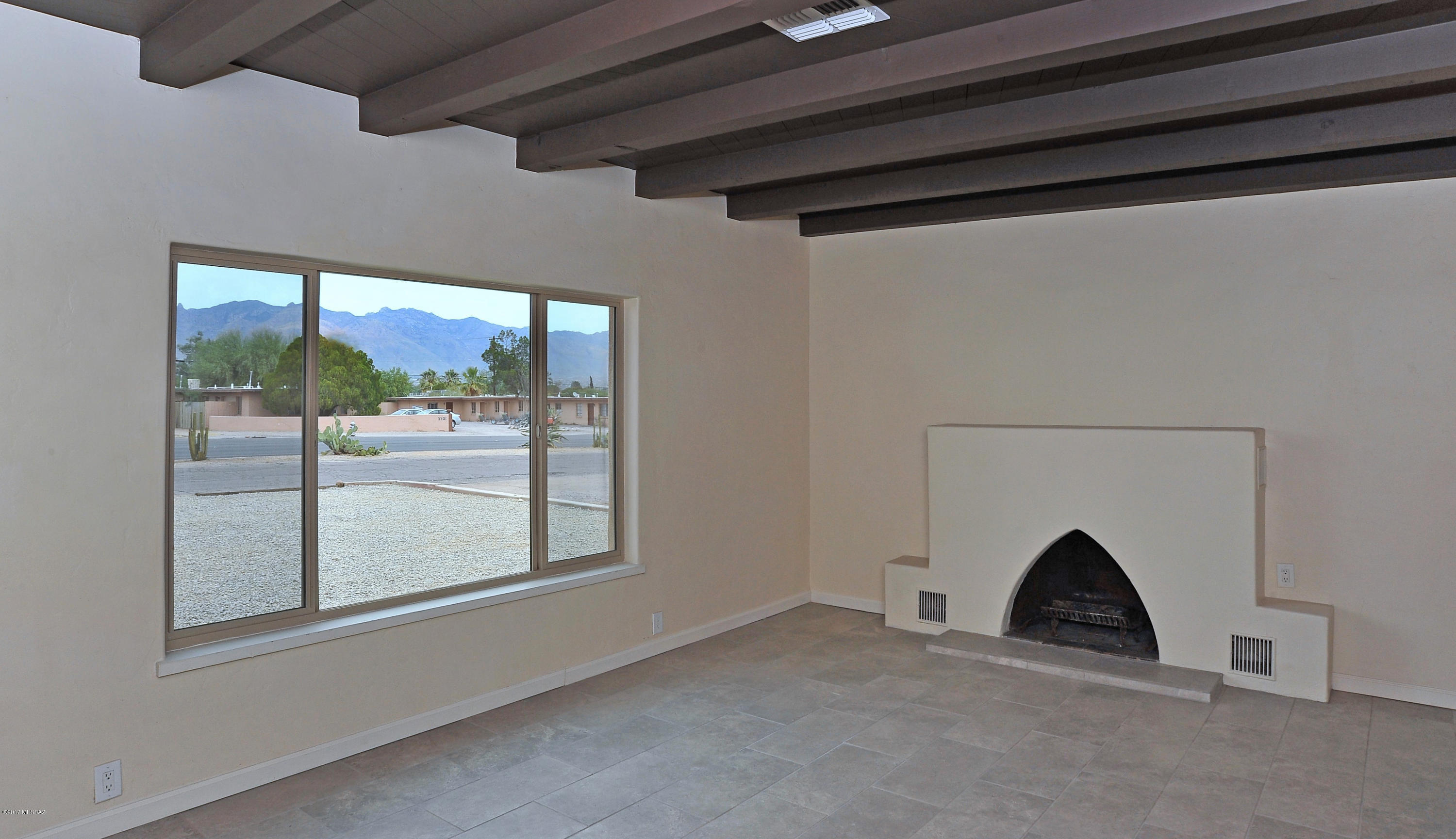2158 East Grant Road Tucson, AZ 85719 - Photo 4 of 31