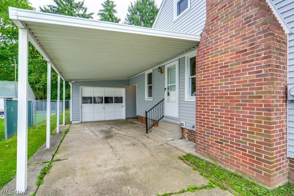 727 Franklin Road Northeast Massillon, OH 44646 - Photo 3 of 23
