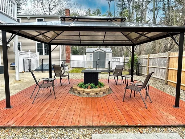 $800,000 | 627 School Street, Pembroke, MA 02359